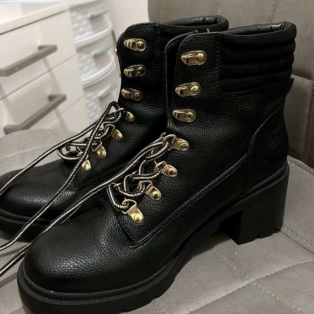 Tommy Hilfiger size 8 boots, worn 1-2 times